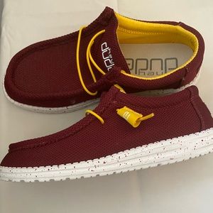 Mens Hey Dudes Gold/Maroon Wally Sox NWOT Size 10